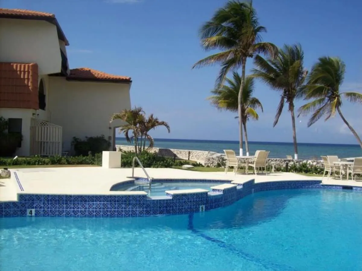 Beach Living At Villas Pappagallo Beachfront 22 West Bay Kaaiman-eilanden